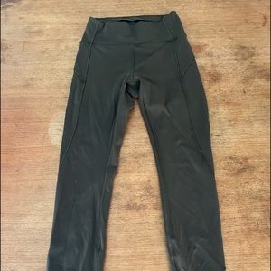 Lululemon in movement leggings 25”
